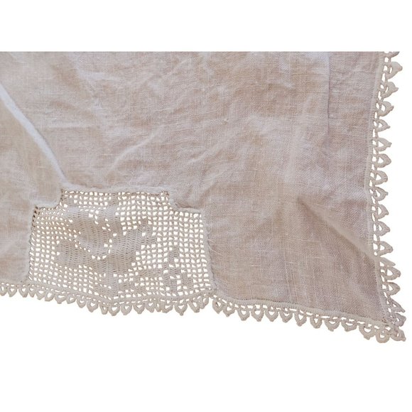 Vtg Grandma's Linen Hand Crochet Table Topper Bird Pattern 22" x 14.5" White - Picture 5 of 6